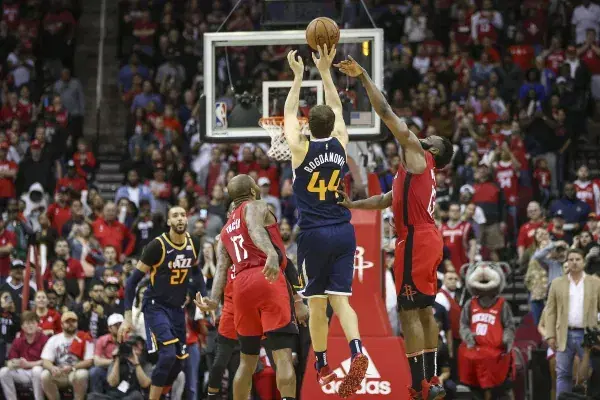 Jazz Take Down Rockets With Buzzer-Beating Three-Pointer