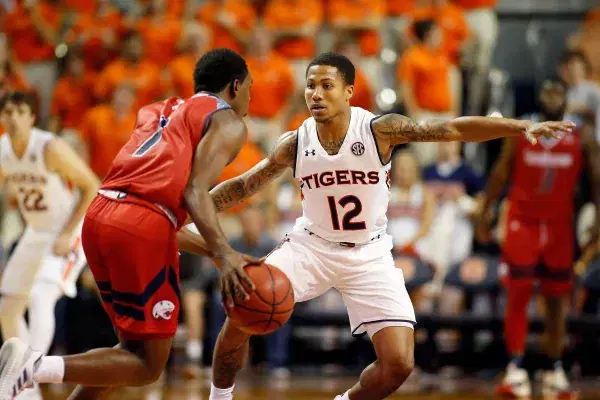 NCAA Basketball Betting Pick: Kentucky Wildcats at Auburn Tigers