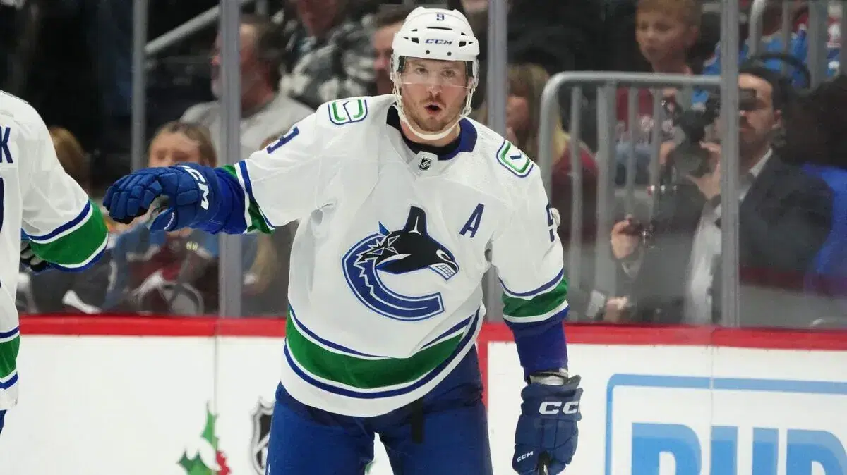 Golden Knights vs Canucks NHL Predictions, Odds & Best Bets (4/8): Vegas Eyes Series Victory