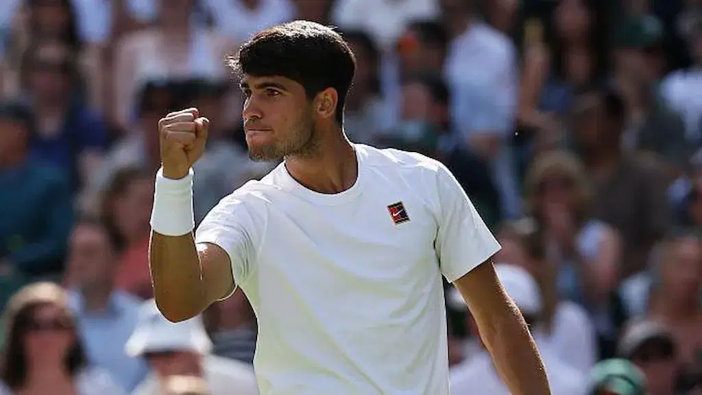 Carlos Alcaraz, the 2025 Wimbledon men's singles favorite - Wimbledon 2025 Men's Singles Odds & Favorites cover