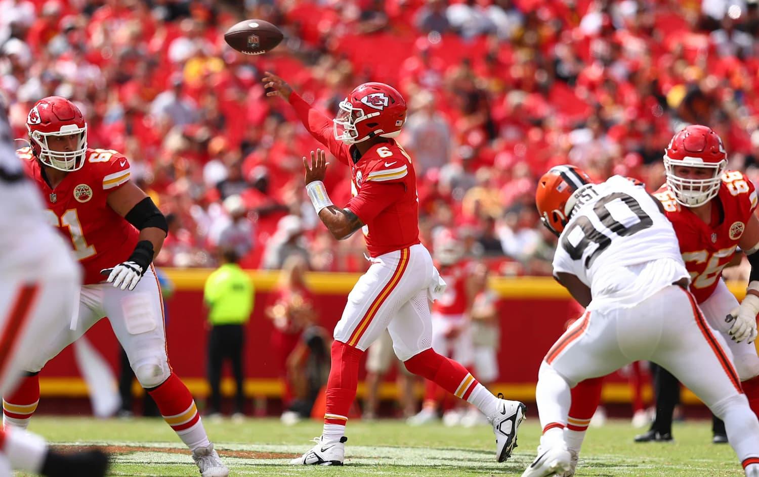 Chiefs vs. Raiders | NFL Week 18 Breakdown & Best Bets: Sin City Struggles
