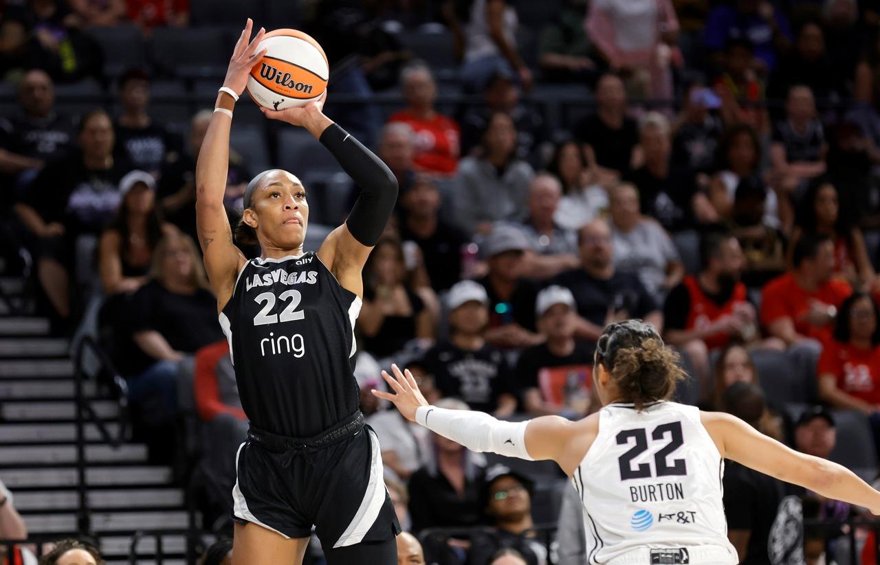 A'ja Wilson and Veronica Burton
