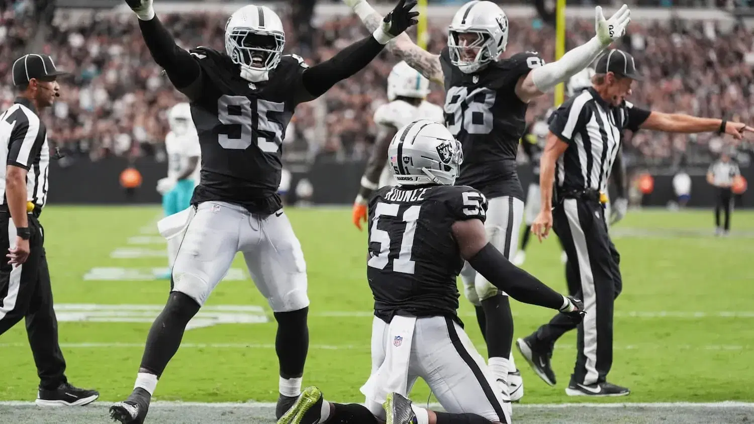 Undefeated in Sin City: Chiefs vs. Raiders — NFL Expert Picks & Predictions (10/4)