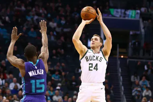 NBA Heavyweight Showdown: Golden State Warriors at Milwaukee Bucks