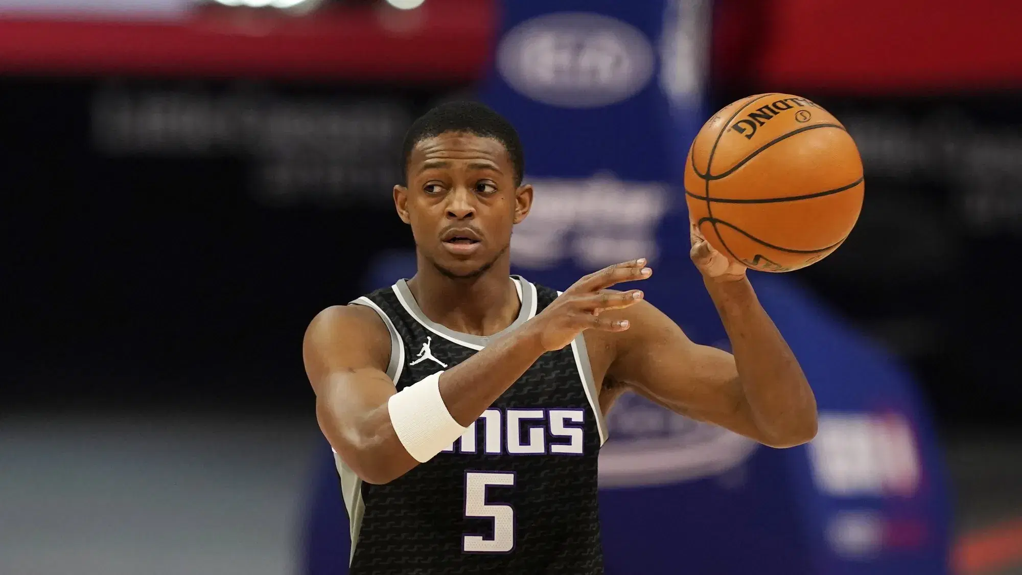 Sacramento Kings guard De'Aaron Fox plays during the first half of an NBA basketball game, Friday, Feb. 26, 2021, in Detroit. (AP Photo/Carlos Osorio)