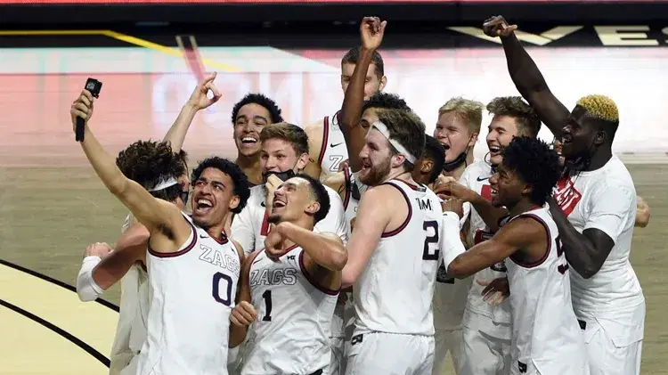 March Madness Sweet 16 Preview: Picks and Odds for Sunday’s Games