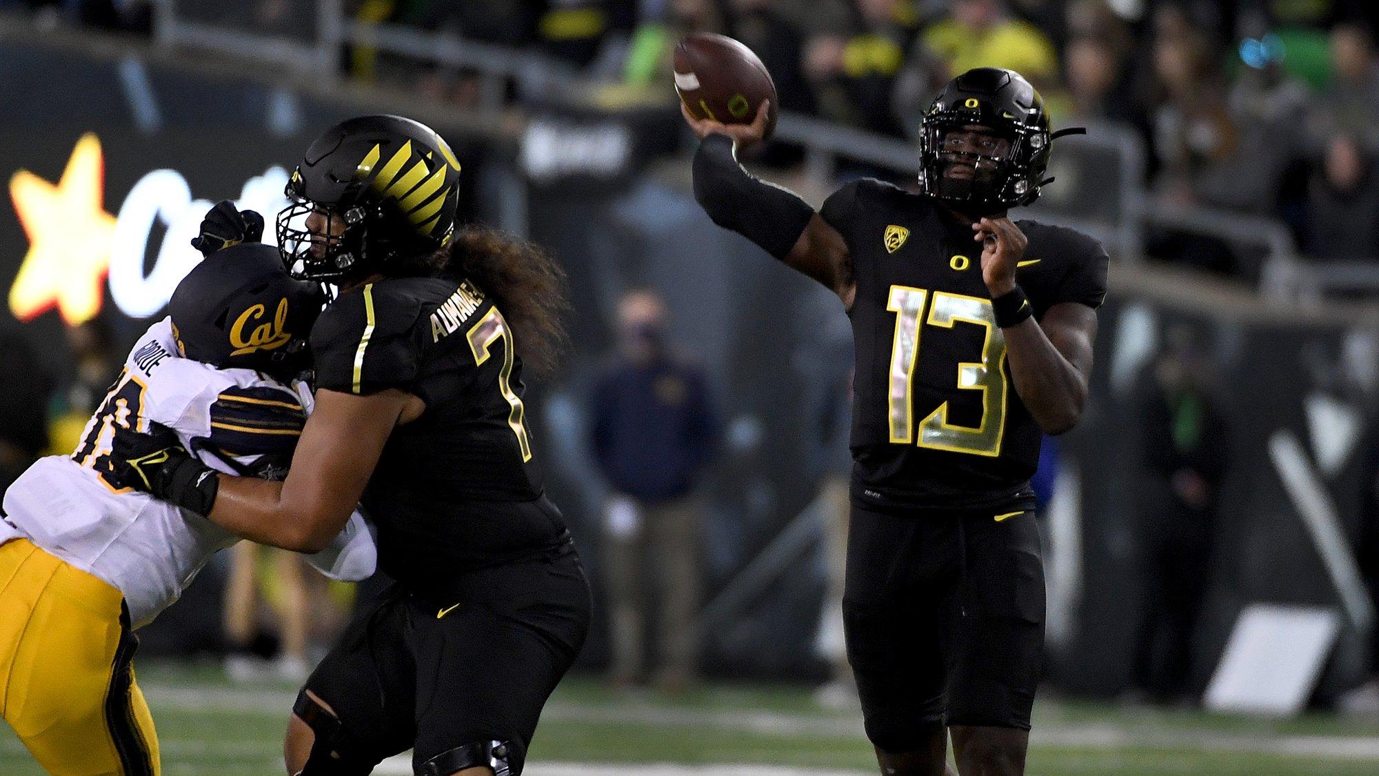 Oregon Ducks vs UCLA Bruins Betting Preview: Will the Ducks Upend UCLA to Maintain Place as Pac-12’s Best CFP Hope?