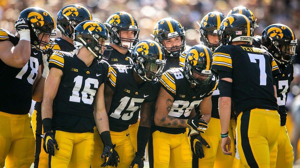 Penn State Nittany Lions vs Iowa Hawkeyes Betting Preview: CFP Hopes on the Line in Titanic Top-Four Tilt in Iowa City