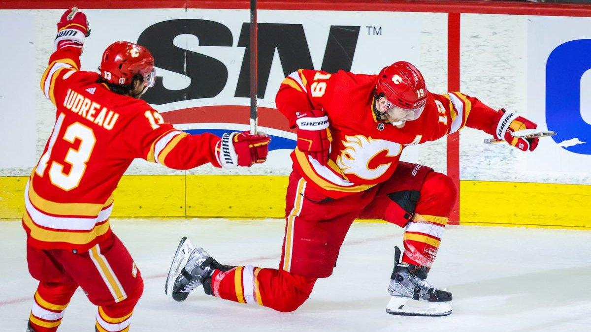 Oilers vs. Flames Game 2 Odds and Prediction: Take the Over in This Goal-Filled Matchup