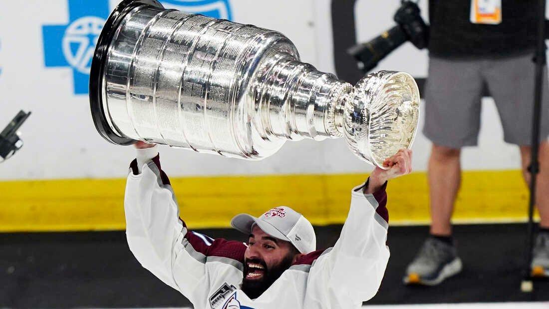 2023 Stanley Cup Early Title Odds & Favorites: Avalanche Open on Top cover