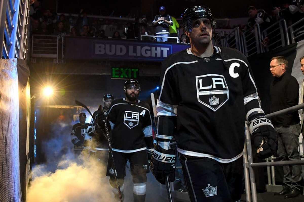 Blackhawks vs Kings NHL Prediction: Back the Kings Big in the City of Angels (11/10) cover