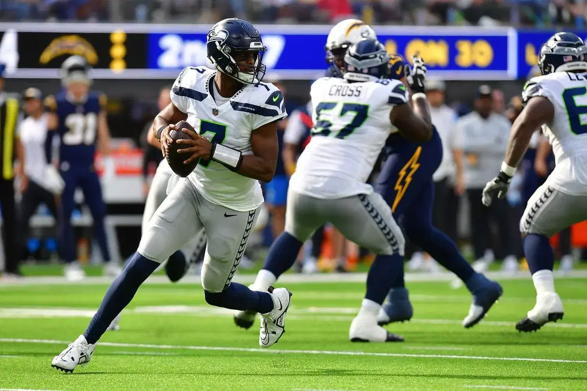 Raiders vs Seahawks Week 12 Prediction: Flying with the Hawks at Home