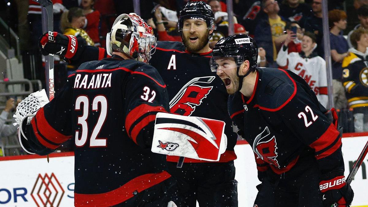 Panthers vs Hurricanes Betting (Dec. 30): Can Carolina Extend Its Winning Streak to 10 Games? cover
