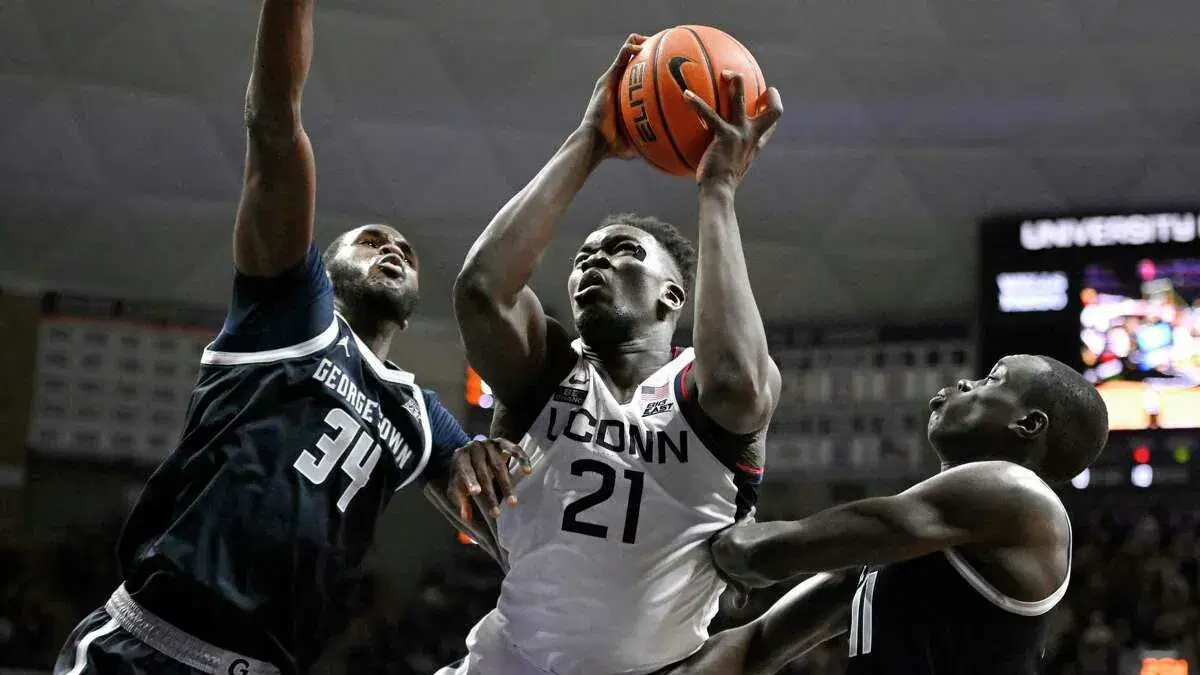 Villanova vs UConn Basketball Prediction, Odds & Picks: Can the Wildcats hang with the Huskies?