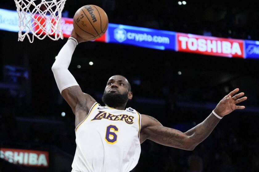 Lakers vs Suns Prediction & Player Prop of the Game: Can LeBron and the Lakers steal one in Phoenix? cover
