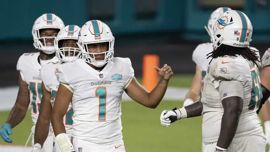 Packers vs Dolphins Week 16 Betting: Miami Crushes Green Bay’s Christmas Spirit