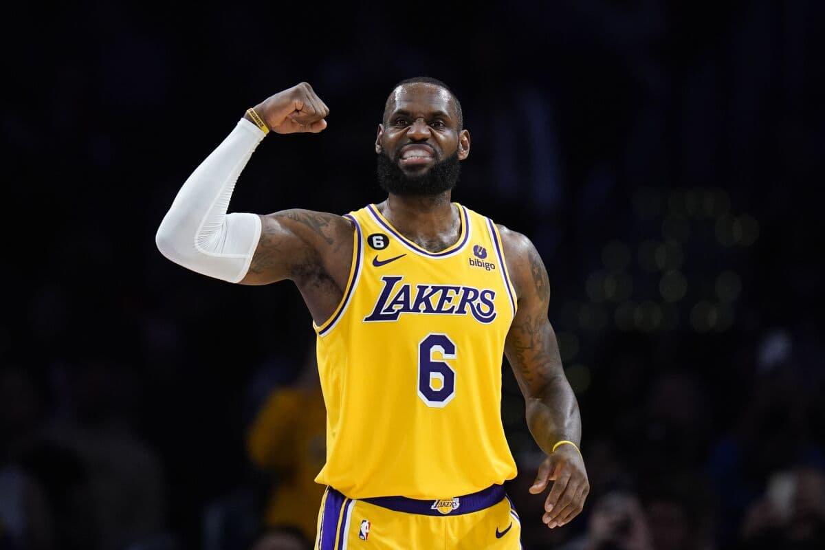 Lakers vs Warriors Prediction & Player Props of the Game: Will LeBron Play Tonight in the Bay?