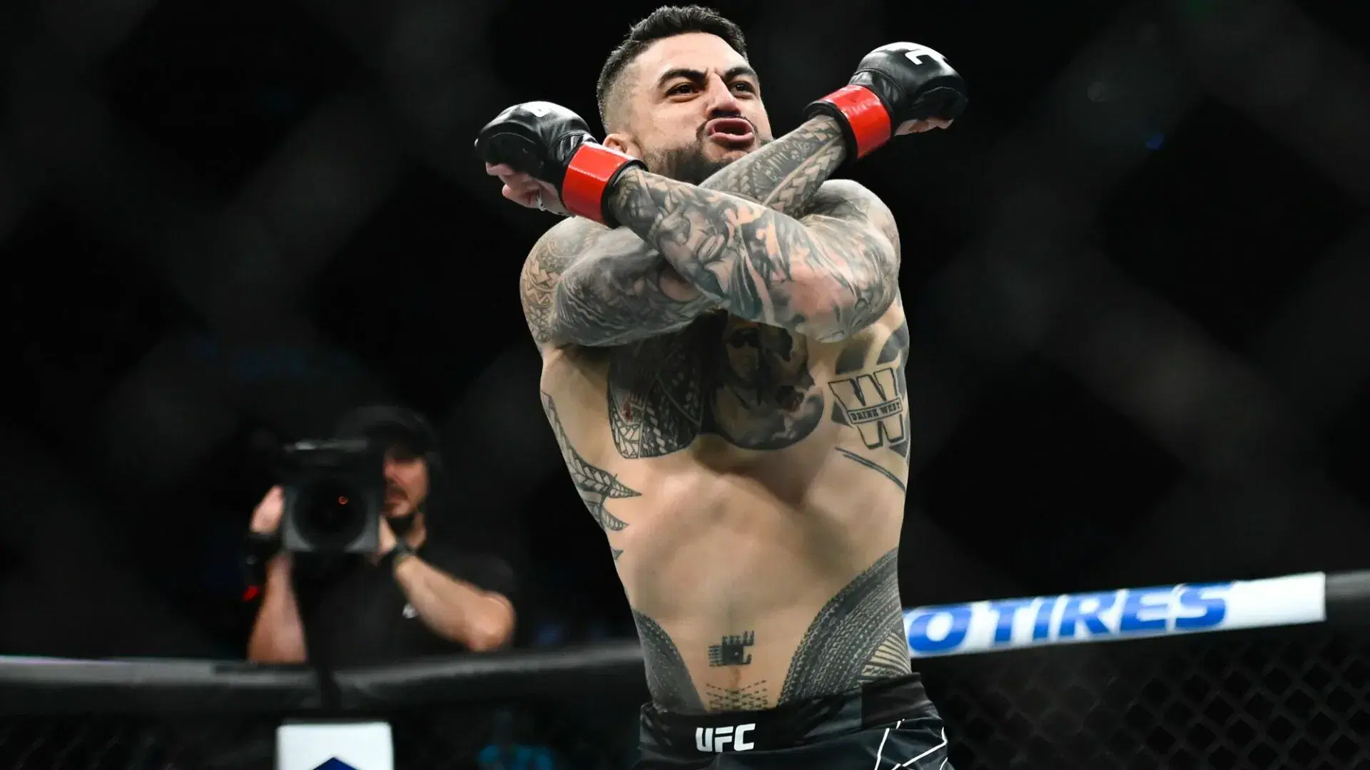 UFC 284 Prelims & Early Prelims Predictions, Odds & Picks cover