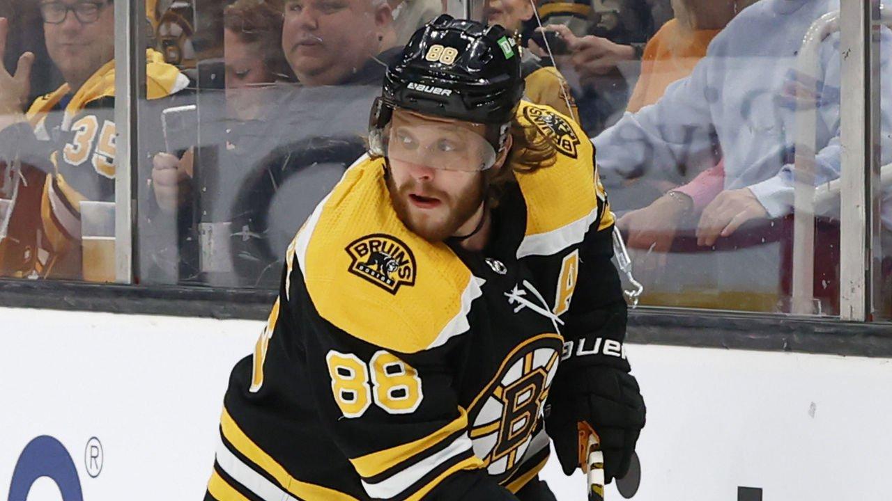 Lightning vs Bruins Prediction, Odds & Best Bets | NHL Bets (2/13): Bruins Bounce Back in Boston