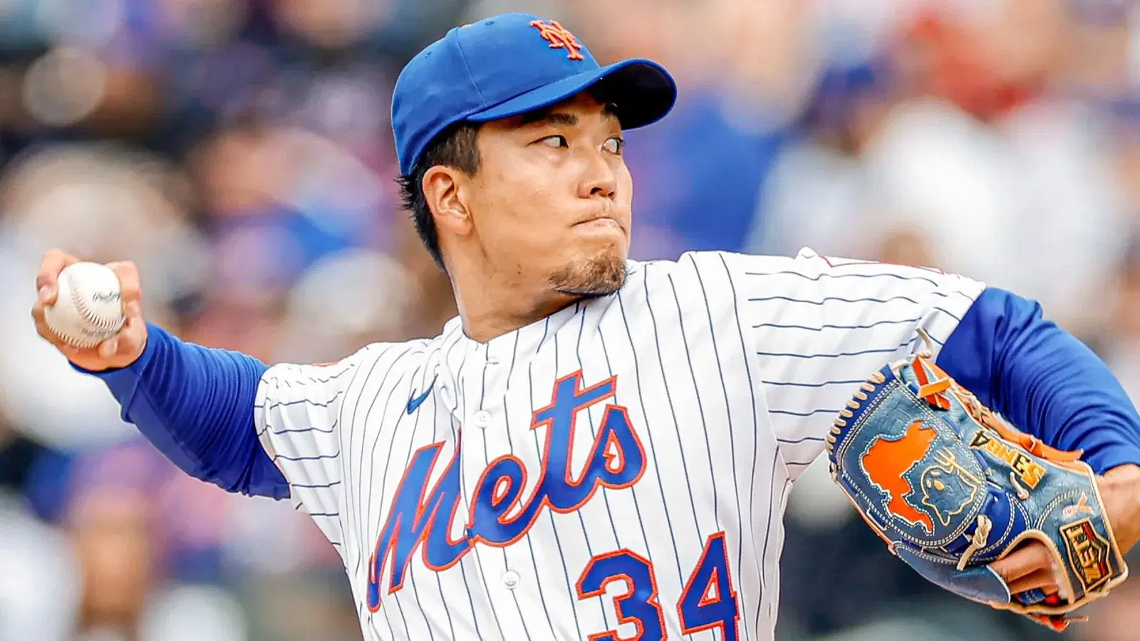 Kodai Senga pitching against the Phillies