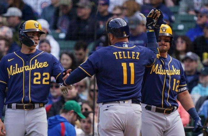 Padres vs Brewers, Odds & Picks: Brew Crew Completes the Sweep cover