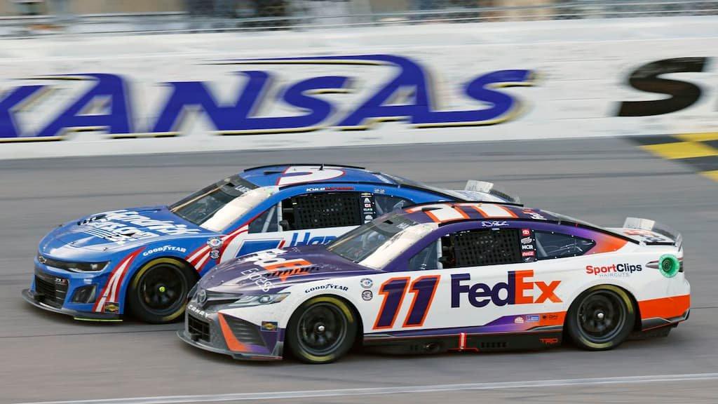 Hollywood Casino 400 Odds, Predictions & Picks: Is a Kansas Sweep in the Cards for Hamlin?