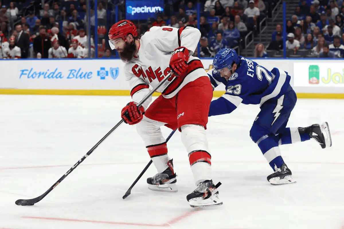 NHL Tampa Bay Lightning vs Carolina Hurricanes Prediction, Odds & Best Bets cover