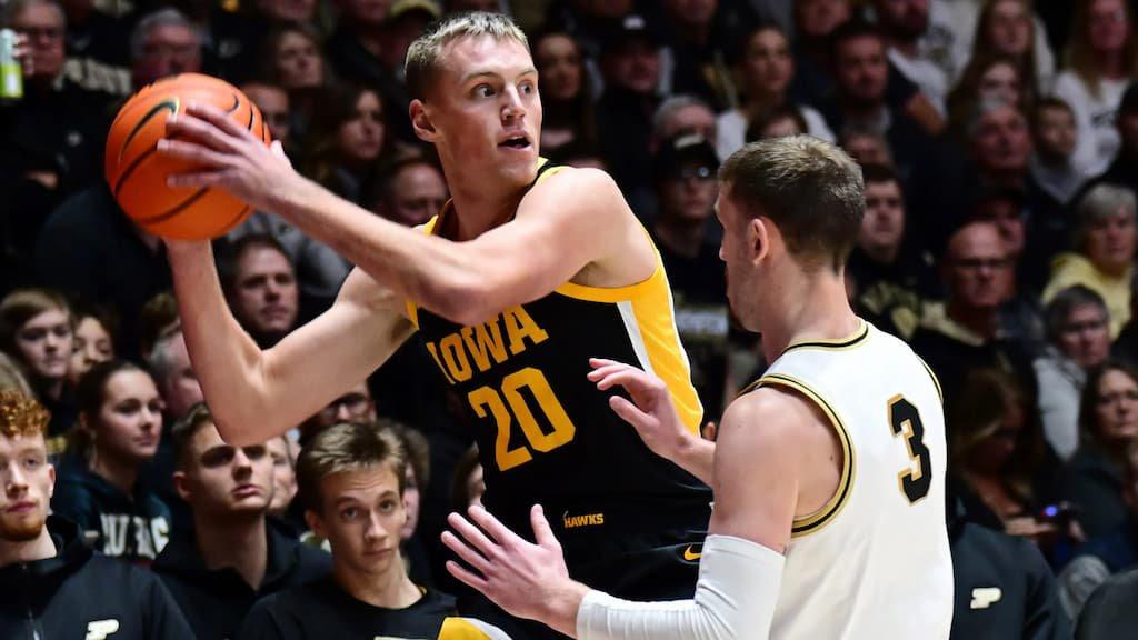 Michigan vs Iowa Basketball Prediction, Odds & Picks 12/10/2023 cover