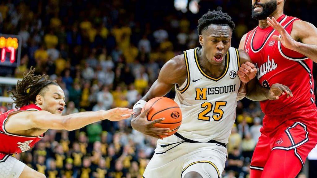 Missouri basketball player Mark Mitchell (#25) - Minnesota vs. Missouri Basketball Prediction & Picks (11/12/2025)