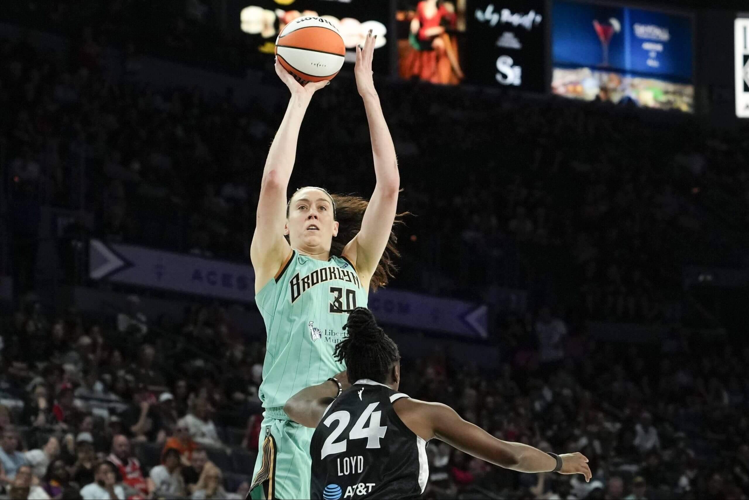 Breanna Stewart and Jewell Loyd
