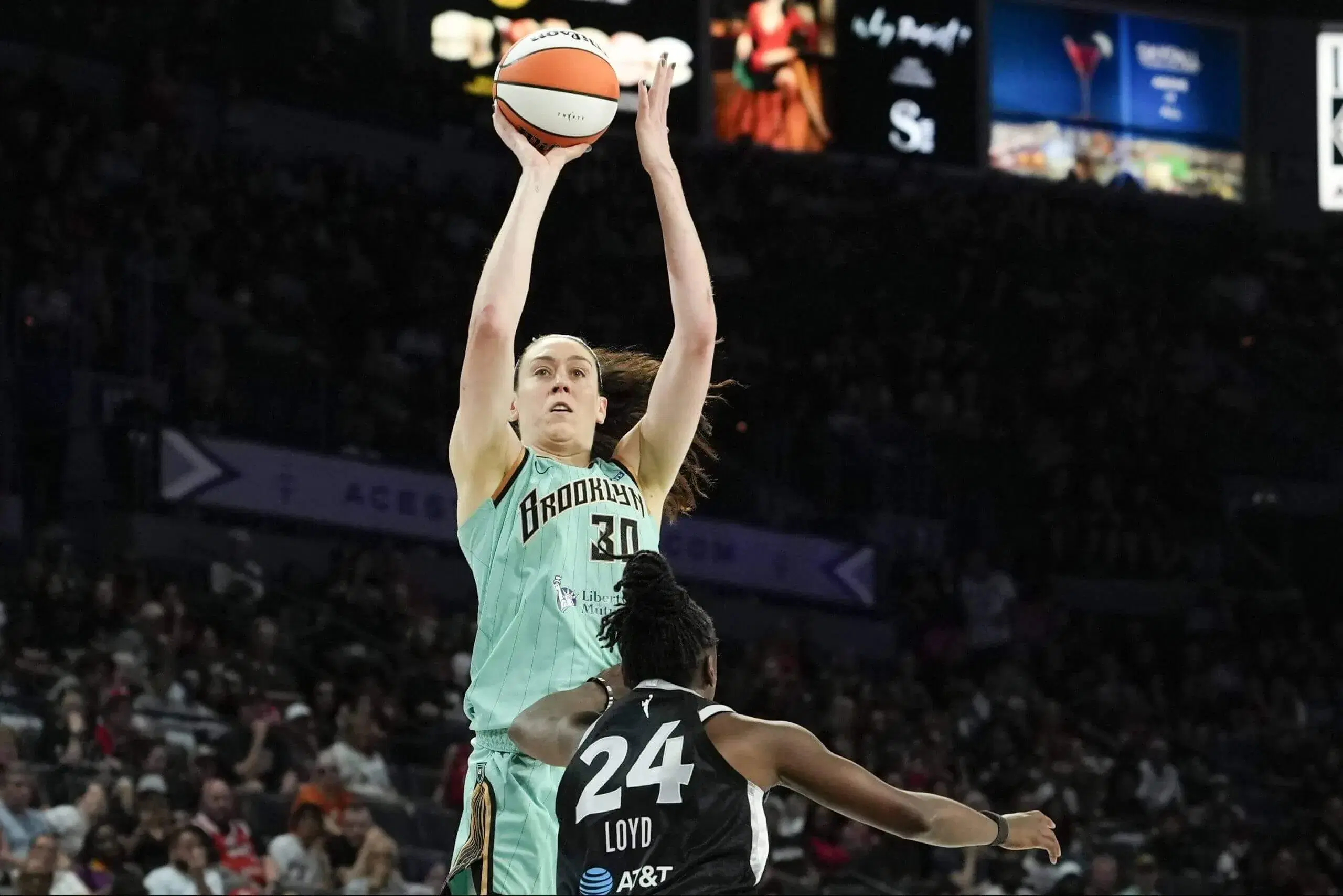 Breanna Stewart and Jewell Loyd