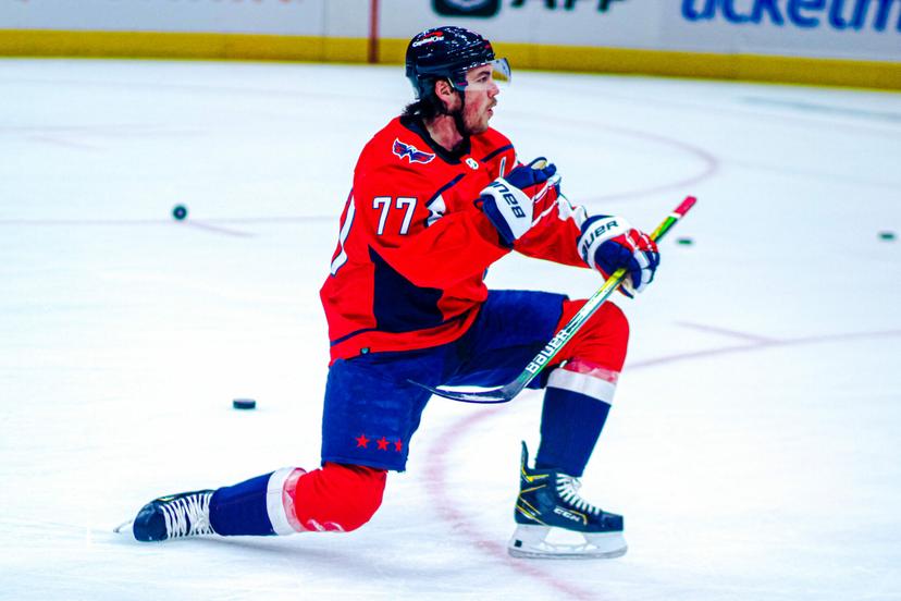 TJ Oshie has been shooting more on the top line making his SOG a best bet