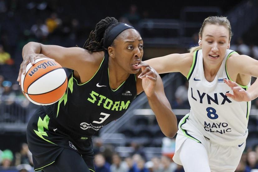 Ogwumike driving to the hoop.