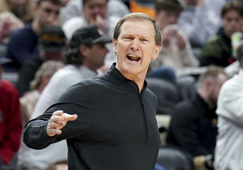 The Oregon Ducks take on the Liberty Flames of the Conference USA