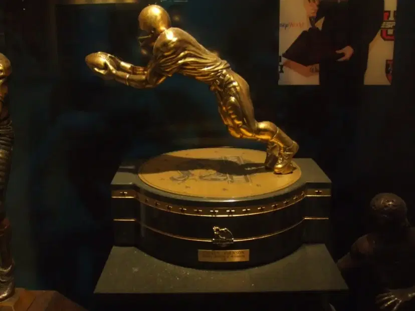 Who Is Favored to Win the 2026 Biletnikoff Award?