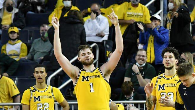 Hunter Dickinson Michigan Michigan State Iowa Michigan