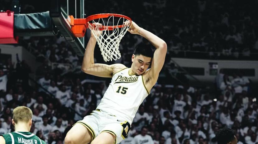 Purdue big man, Zach Edey throwing it down against Michigan State.
