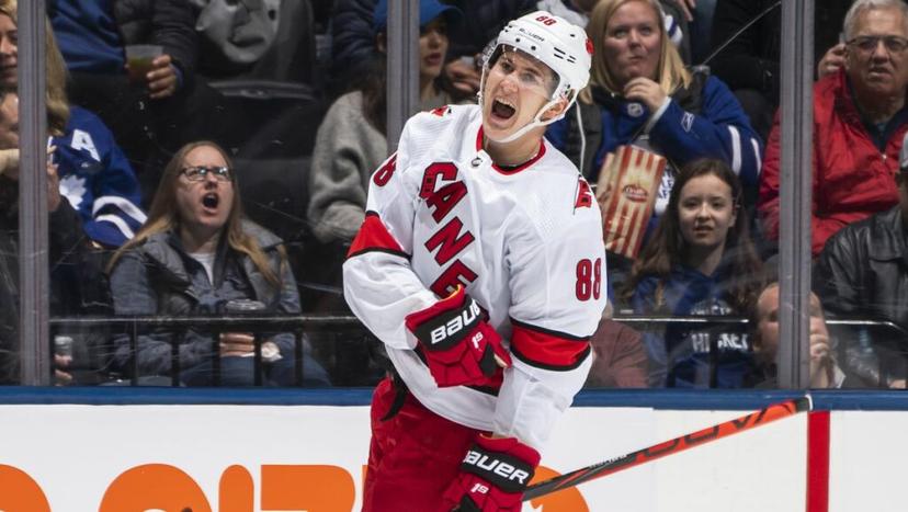 Hurricanes vs Lightning NHL Predictions, Odds, Props & Best Bets (1/7)