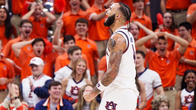 Johni Broome leads Auburn against Duke on the road