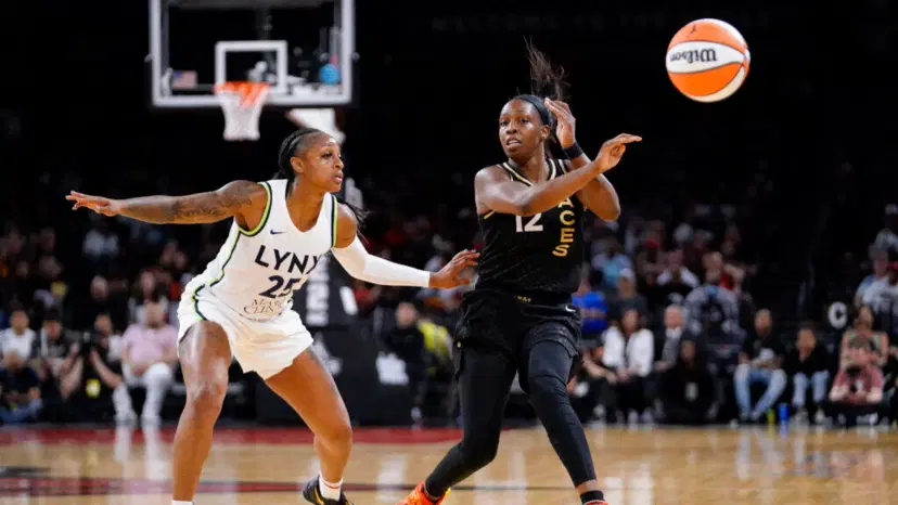 Chelsea Gray passing