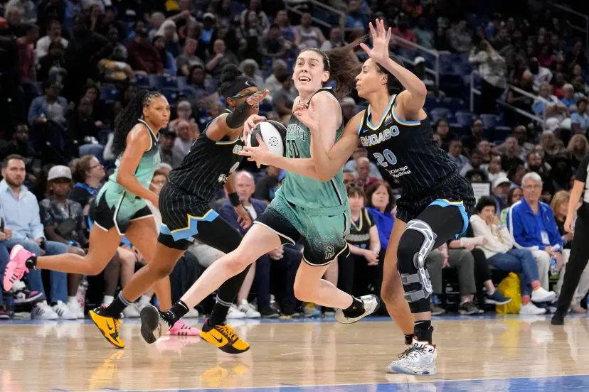Breanna Stewart driving to the hoop