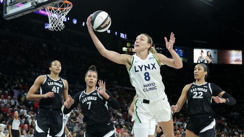 Alanna Smith and Aces' players
