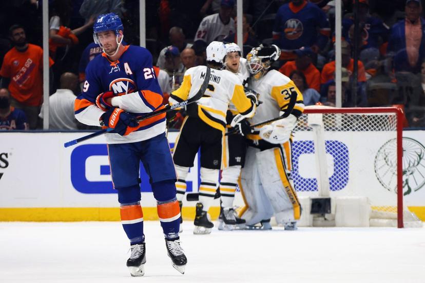 Brock Nelson and Penguins players