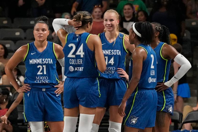 Napheesa Collier and teammates