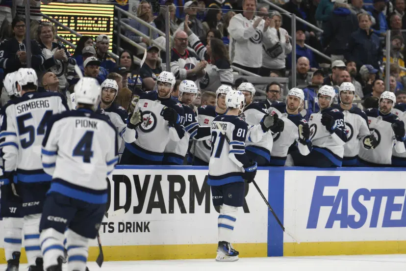Kyle Connor and Jets bench