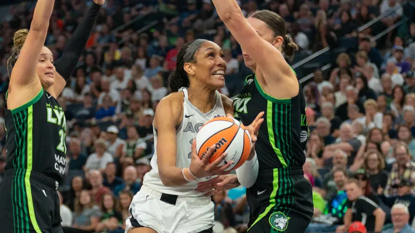 A'ja Wilson and Alanna Smith