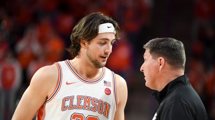 Carter Welling and the Tigers will try to slow down Iowa and Bennett Stirtz in the Round of 64 - Iowa Clemson Picks