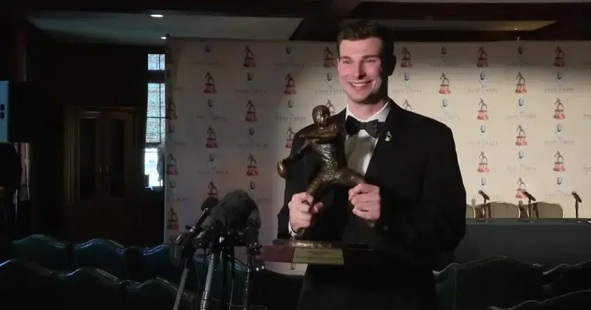 fernando mendoza indiana 2025 davey o'brien award winner